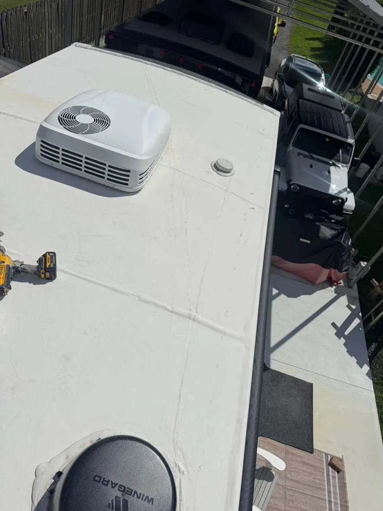How to change an RV rooftop AC unit with professional repair service in Palm City