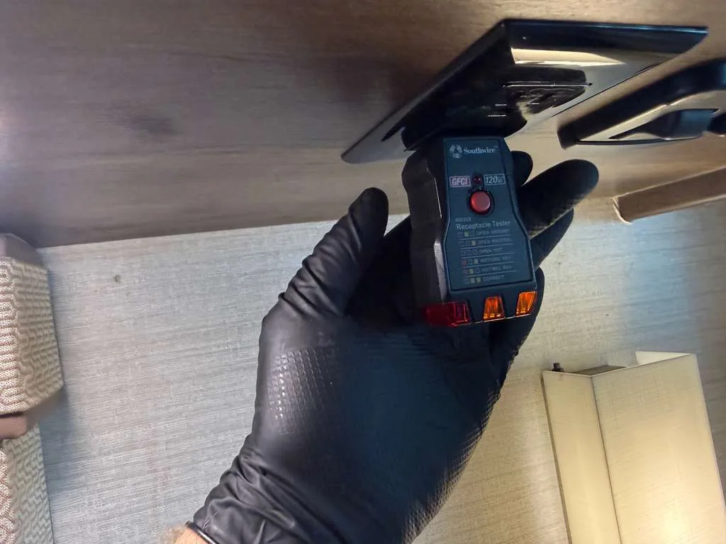 RV electrical outlet diagnostics and battery monitor wiring in Palm City